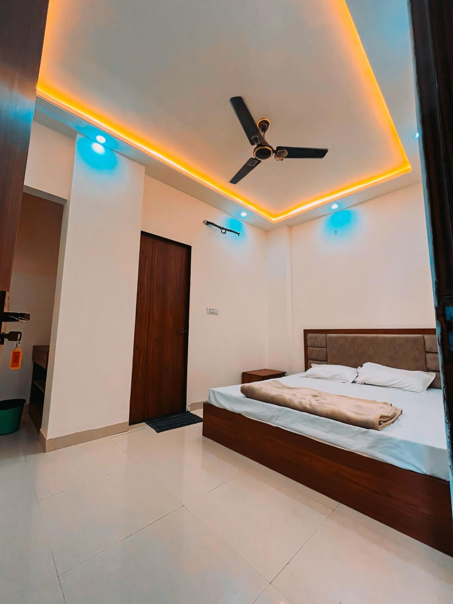 Hotel Pooja Jaipur Exteriör bild